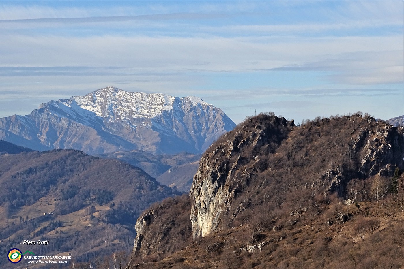 48 Zoom in Corna Camoscera in primo piano,Grignone sullo sfondo.JPG